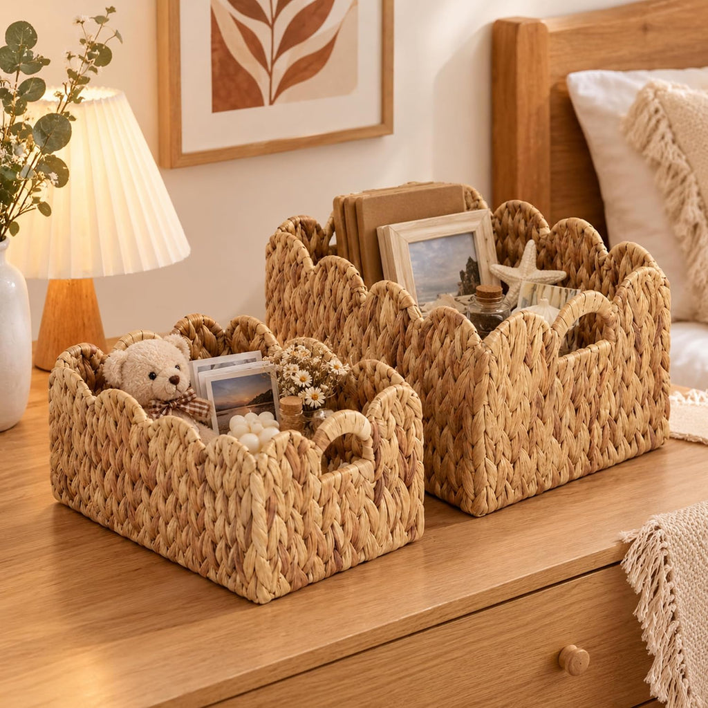 Water hyacinth storage basket with built-in handles