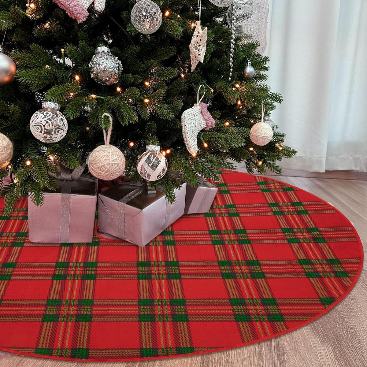 Tartan plaid tree skirt print close-up